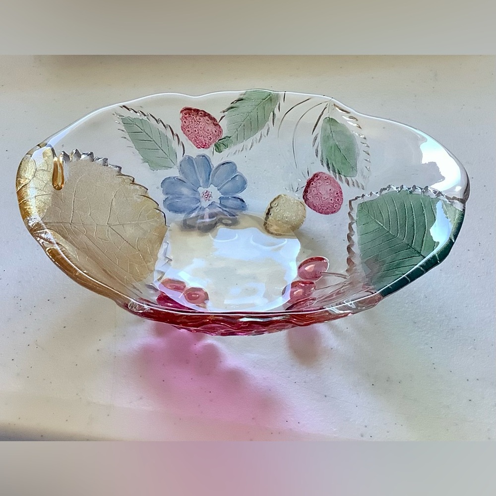 Beautiful Mikasa Glass Embossed Fruit Bowl